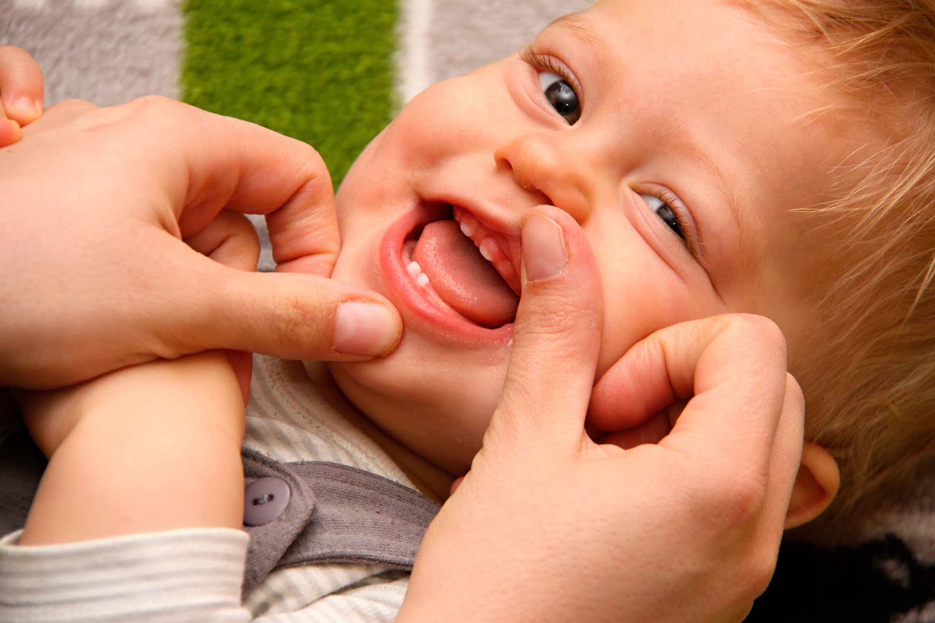Ir al dentista al primer diente del bebé en Ferrol